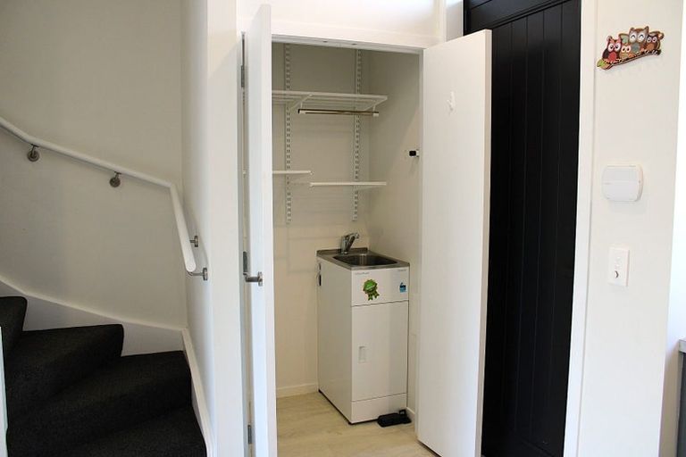 Photo of property in 16 Kauamo Close, Waiwhetu, Lower Hutt, 5010