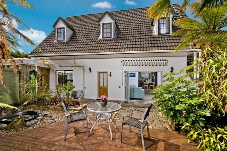 Photo of property in 84 Grassmere Road, Henderson Valley, Auckland, 0612