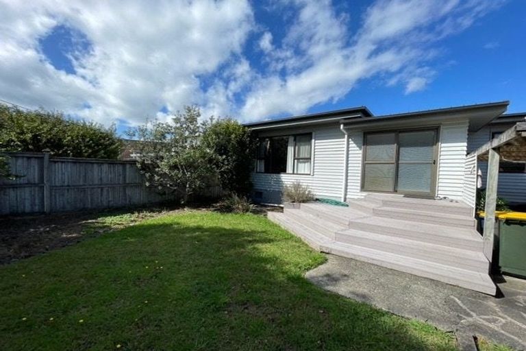 Photo of property in 23 Tobruk Crescent, Milford, Auckland, 0620