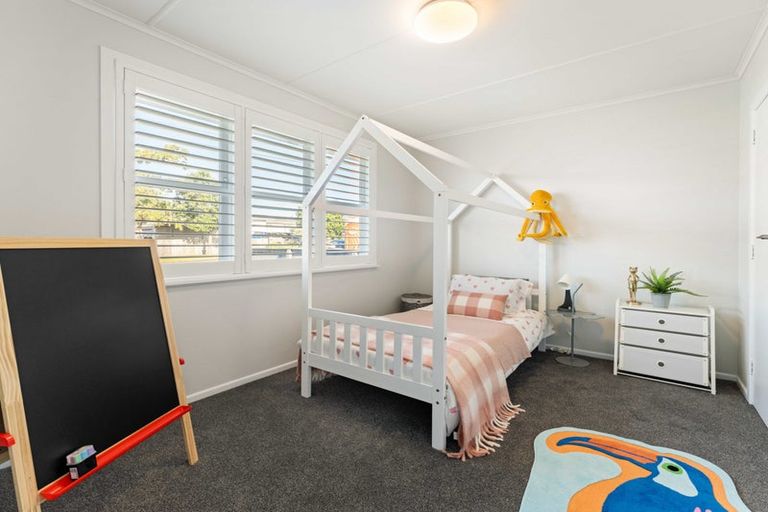 Photo of property in 24 Cobham Crescent, Kelston, Auckland, 0602