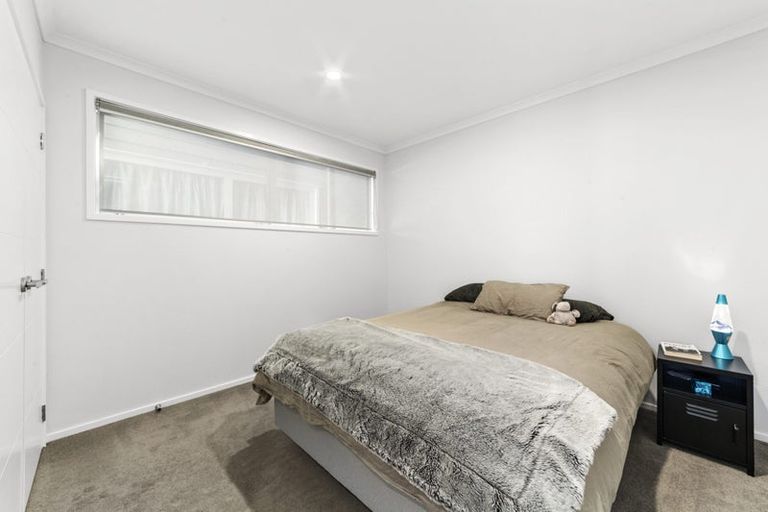 Photo of property in 35 Cresswell Place, Johnsonville, Wellington, 6037