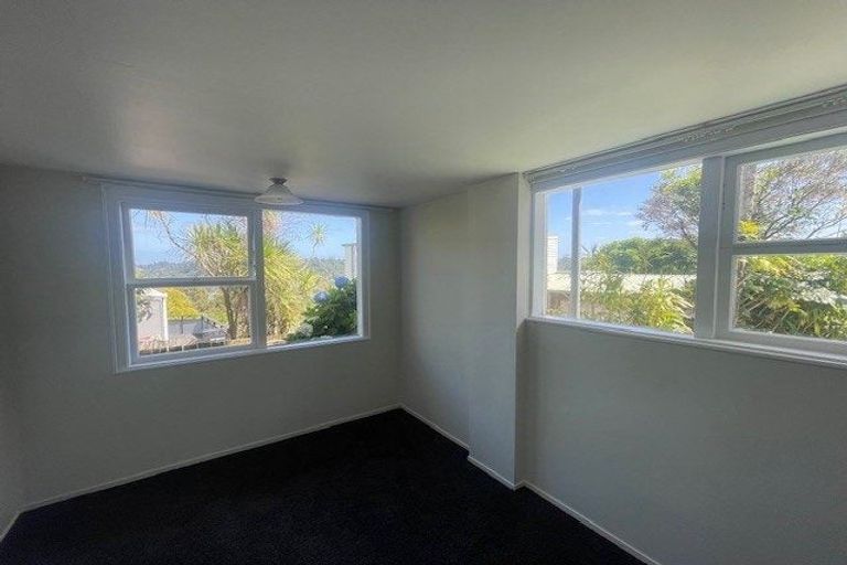 Photo of property in 1/9 Pemberton Avenue, Bayview, Auckland, 0629
