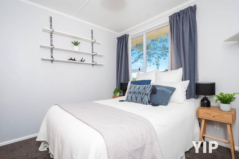 Photo of property in 8 Link Road, Newlands, Wellington, 6037