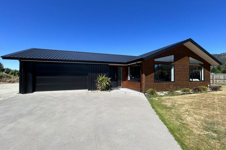 Photo of property in 3 Paradise Place, Lake Hawea, Wanaka, 9382