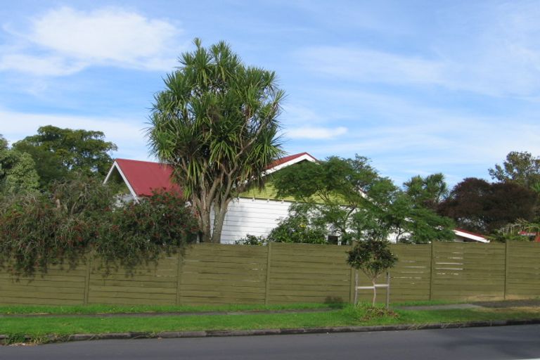 Photo of property in 6 Bradbury Road, Botany Downs, Auckland, 2010