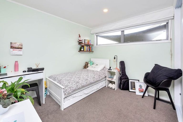 Photo of property in 1/9 Wharf Road, Te Atatu Peninsula, Auckland, 0610