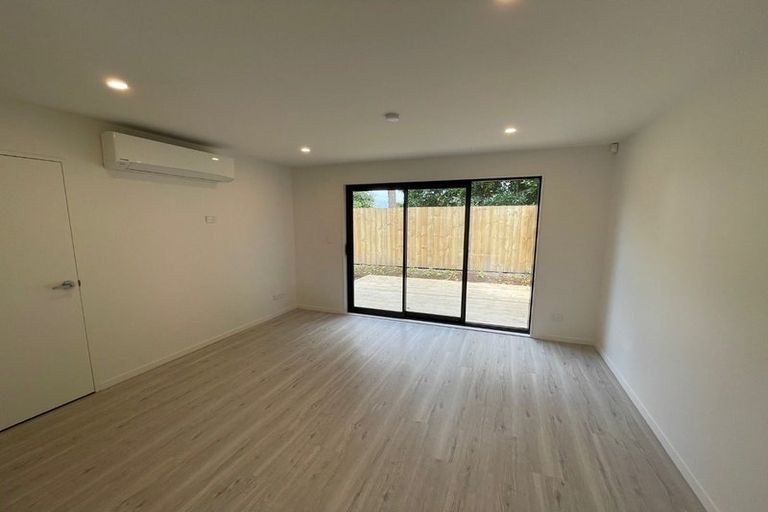 Photo of property in 8b Roys Road, Weymouth, Auckland, 2103