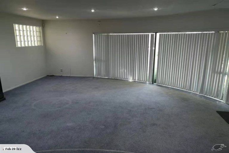 Photo of property in 18 Browns Bay Road, Rothesay Bay, Auckland, 0630