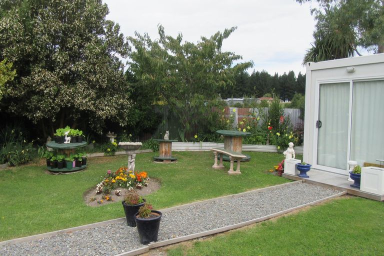Photo of property in 85 Timaru Road, Waimate, 7924
