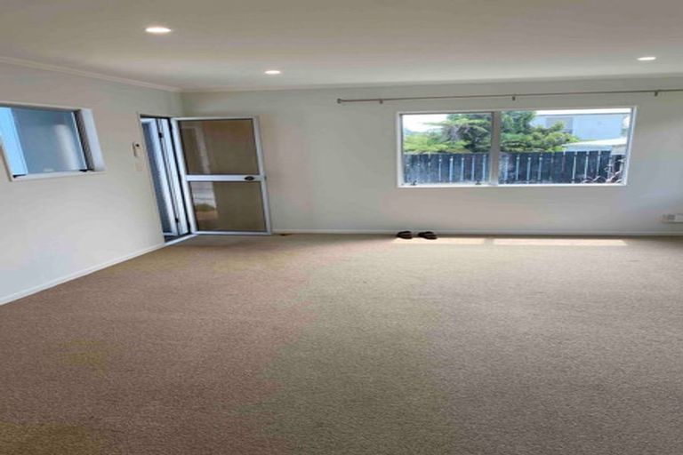 Photo of property in 2/4 Northall Road, New Lynn, Auckland, 0600