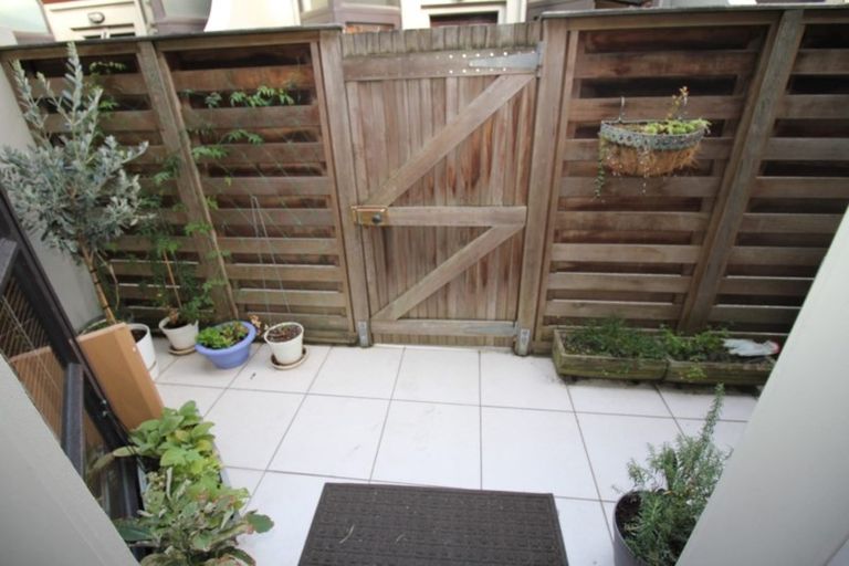 Photo of property in Mendosa Terraces Apartments, 20/9 Ebor Street, Te Aro, Wellington, 6011