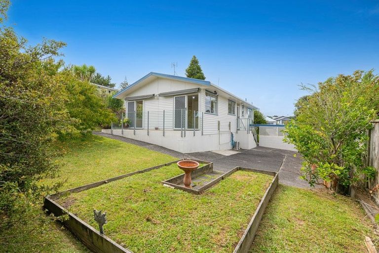 Photo of property in 36 Tonkin Drive, Sunnynook, Auckland, 0620