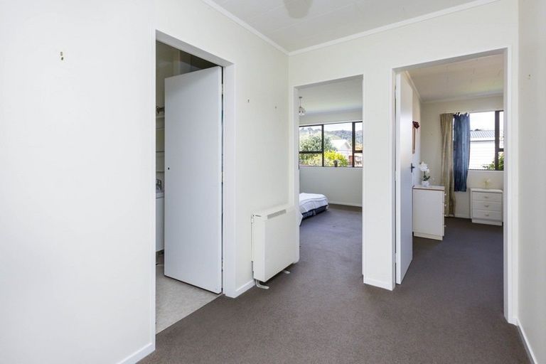 Photo of property in 2/48 Kowhai Avenue, Ebdentown, Upper Hutt, 5018