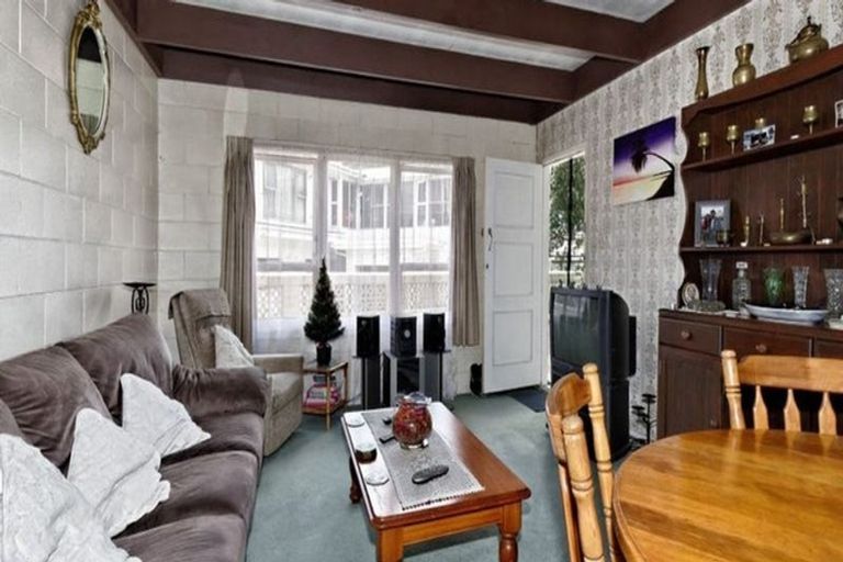 Photo of property in 1/22 Kelston Street, New Lynn, Auckland, 0600