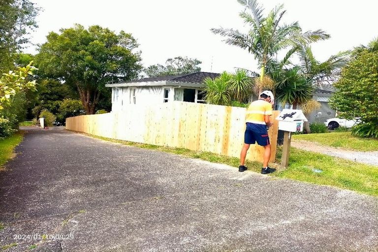 Photo of property in 22 Raymond Terrace, Northcote, Auckland, 0627