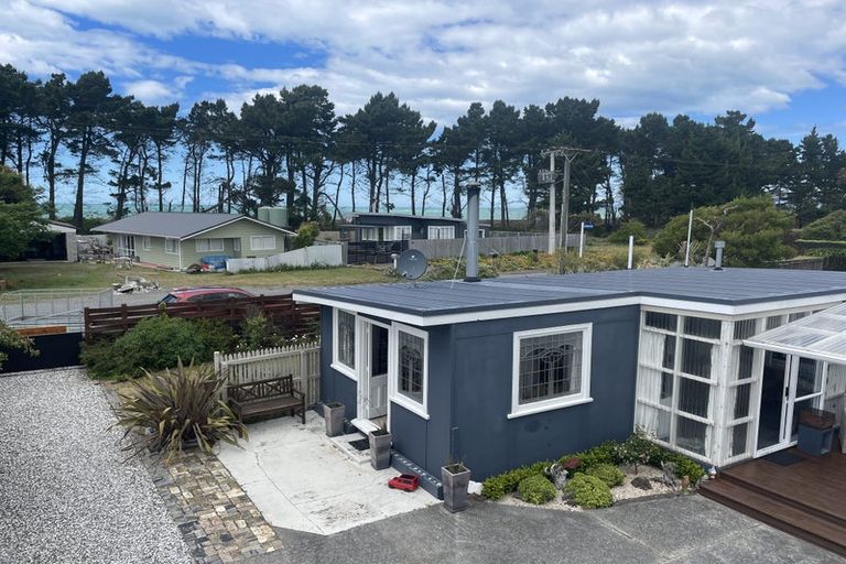 Photo of property in 32 Chamberlain Avenue, Amberley, 7481