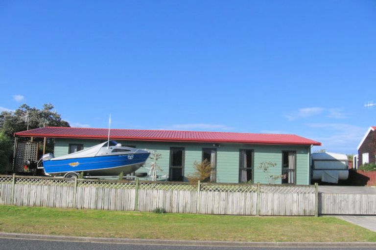 Photo of property in 300 Linton Crescent, Whangamata, 3620