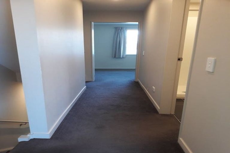 Photo of property in 9/2 Stone Street, Miramar, Wellington, 6022