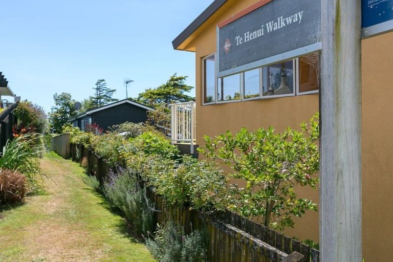 Photo of property in 12 Sequoia Grove, Merrilands, New Plymouth, 4312