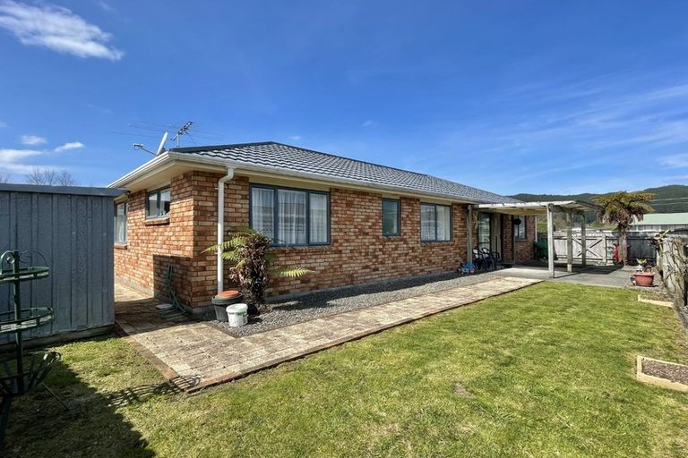 Photo of property in 17 Phar Lap Grove, Trentham, Upper Hutt, 5018