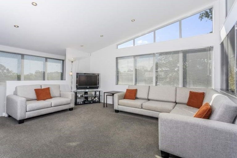 Photo of property in 21a James Street, Glenfield, Auckland, 0629
