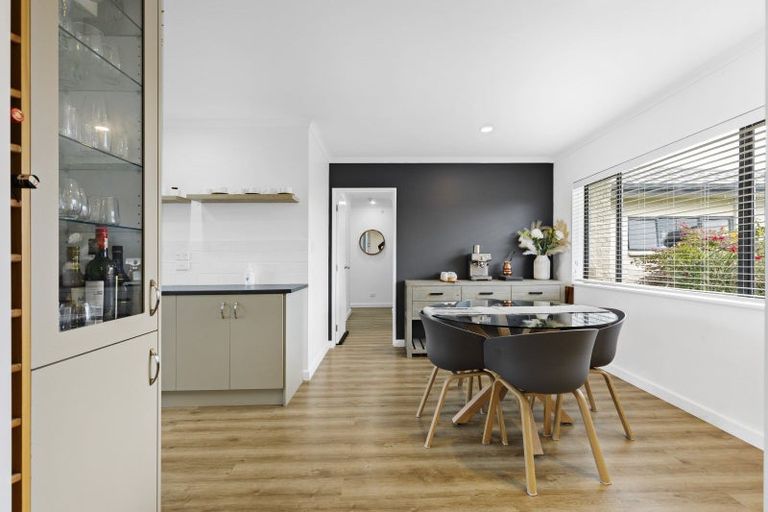 Photo of property in 16 Daniel Place, Kelvin Grove, Palmerston North, 4414