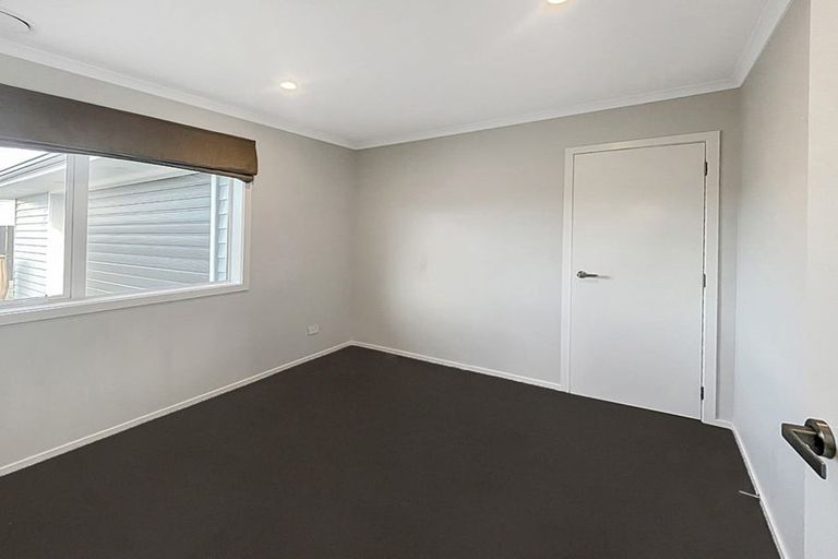 Photo of property in 111 Johnstone Drive, Fitzherbert, Palmerston North, 4410