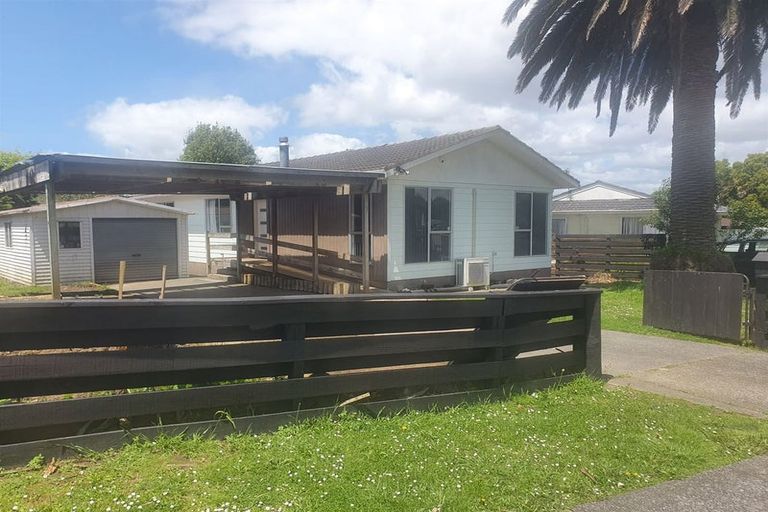 Photo of property in 24 Becker Drive, Weymouth, Auckland, 2103