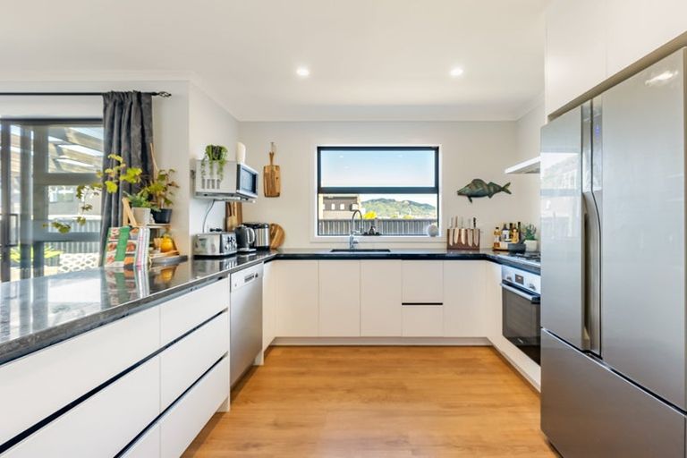 Photo of property in 123 Mawai Hakona Drive, Wallaceville, Upper Hutt, 5018