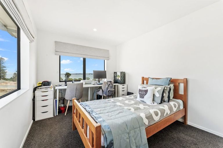 Photo of property in 36 Resolution Drive, Gulf Harbour, Whangaparaoa, 0930