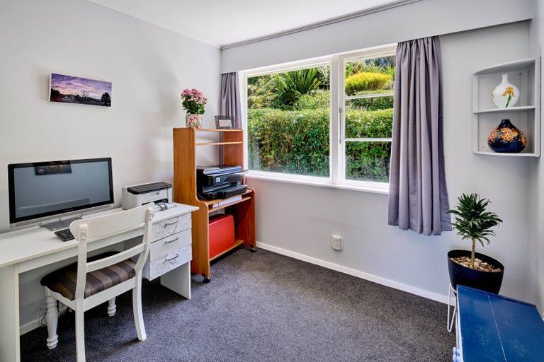 Photo of property in 22 Rintoul Grove, Stokes Valley, Lower Hutt, 5019