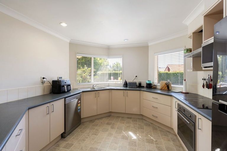 Photo of property in 18 Halcione Close, Flagstaff, Hamilton, 3210