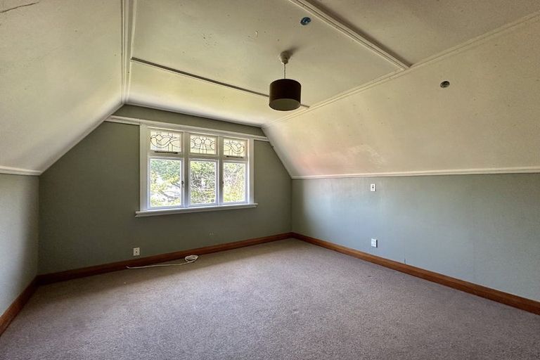 Photo of property in 84 Cambridge Terrace, Waterloo, Lower Hutt, 5011