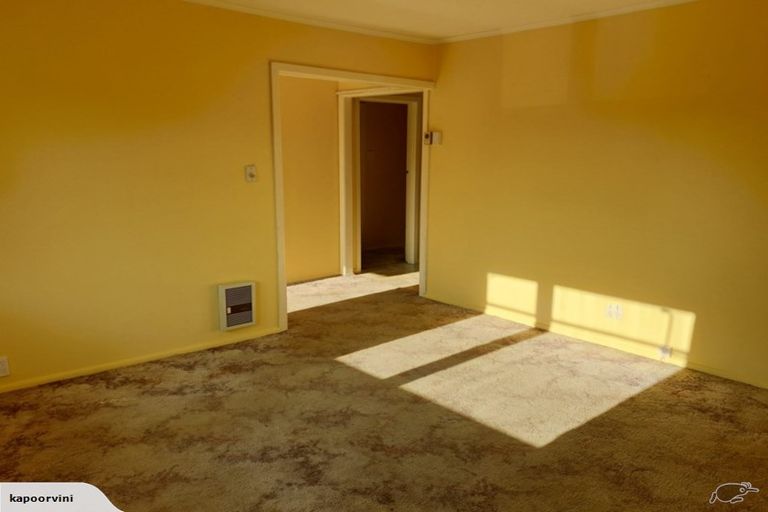 Photo of property in 6 Arahoe Road, New Lynn, Auckland, 0600