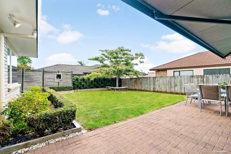 Photo of property in 19 Newinn Crescent, East Tamaki Heights, Auckland, 2016