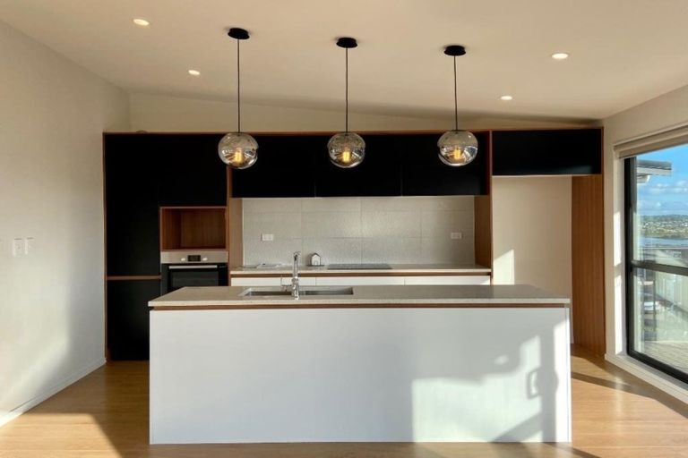 Photo of property in 58 Ascension Crescent, Orewa, 0931