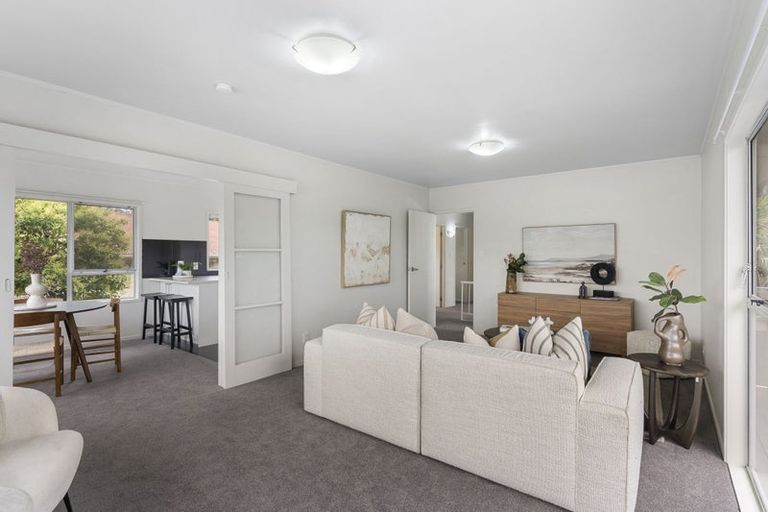 Photo of property in 2/218 East Coast Road, Forrest Hill, Auckland, 0620