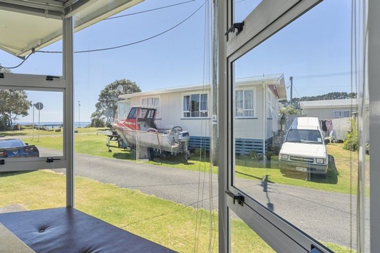 Photo of property in 51 Fifth Avenue, Urenui, 4377