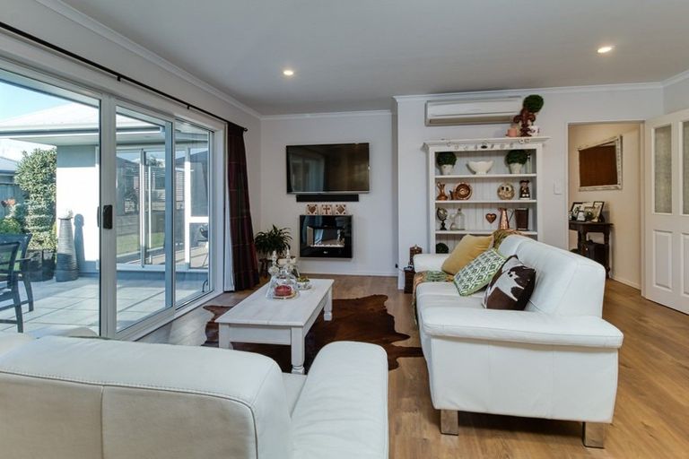 Photo of property in 16 Bourke Place, Havelock North, 4130