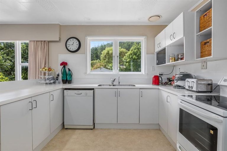 Photo of property in 8 Hine Road, Wainuiomata, Lower Hutt, 5014