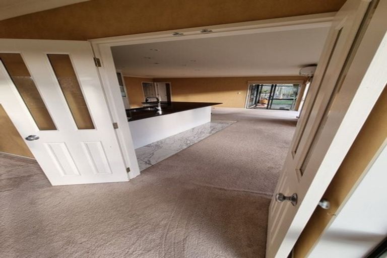 Photo of property in 3 Cricklade Terrace, Windsor Park, Auckland, 0632