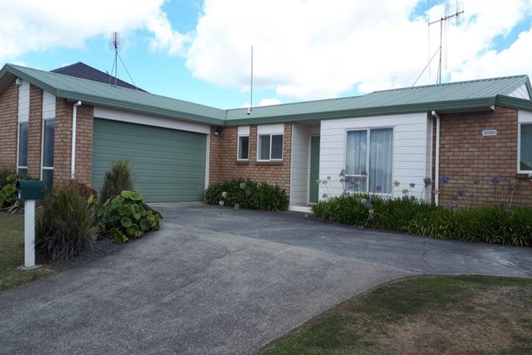 Photo of property in 95 Rototuna Road, Rototuna, Hamilton, 3210