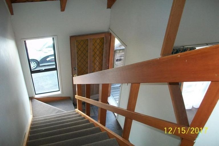 Photo of property in 10 Kayle Glen, West Harbour, Auckland, 0618