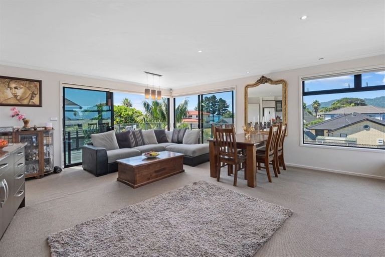 Photo of property in 5 Paradise Point Place, One Tree Point, 0118