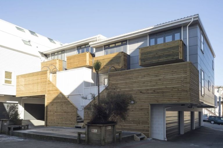 Photo of property in Pirie Street Townhouses, 1/35 Pirie Street, Mount Victoria, Wellington, 6011