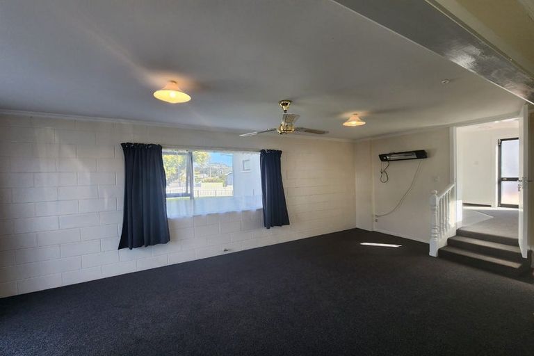 Photo of property in 28 Breakwater Road, Moturoa, New Plymouth, 4310