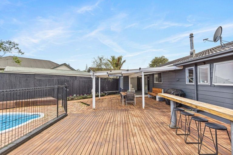 Photo of property in 6 Coey Place, Glen Eden, Auckland, 0602