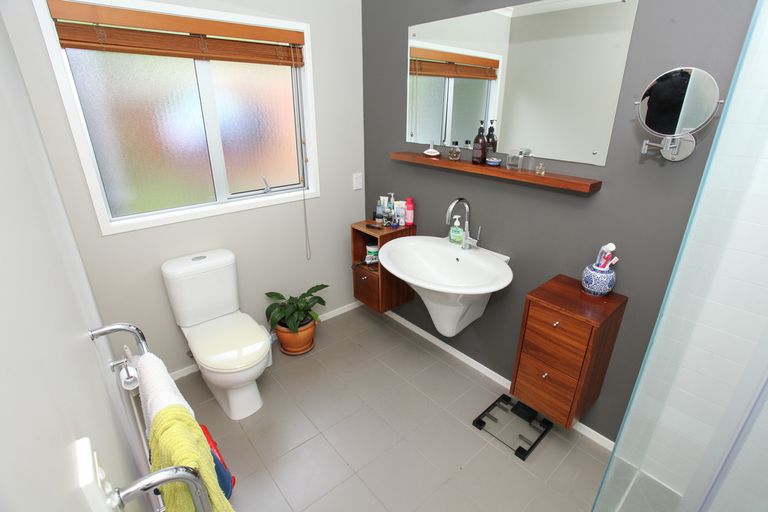 Photo of property in 44 Kaitoke Street, Raglan, 3225