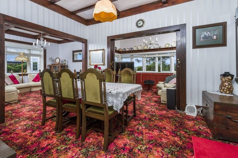 Photo of property in 904a East Coast Road, Northcross, Auckland, 0630