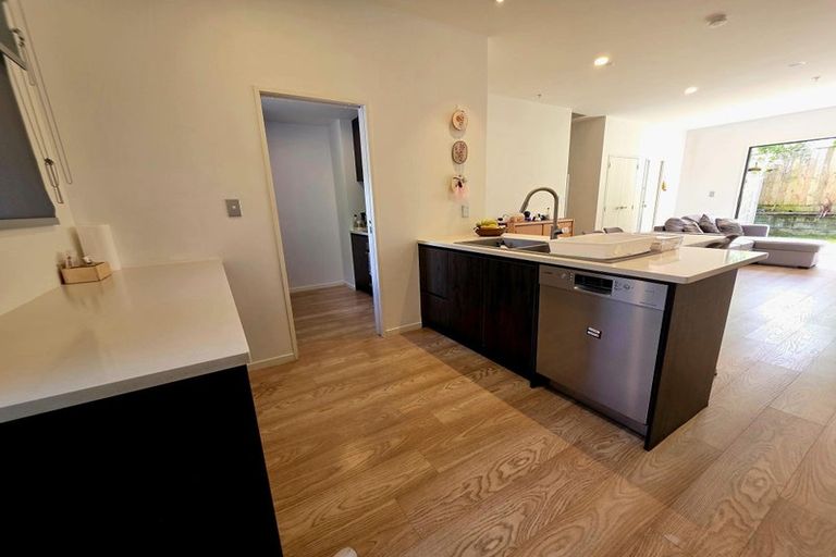 Photo of property in 19 Waru Lane, Te Atatu Peninsula, Auckland, 0610